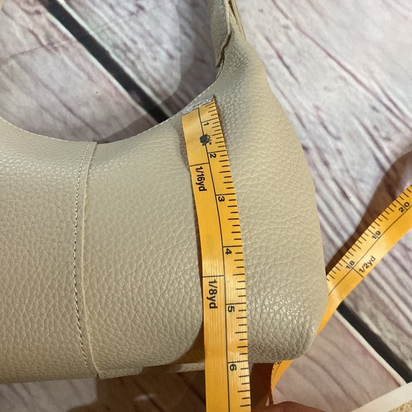 Brand new Cream color pebble gold hardware bag - Picture 4 of 4